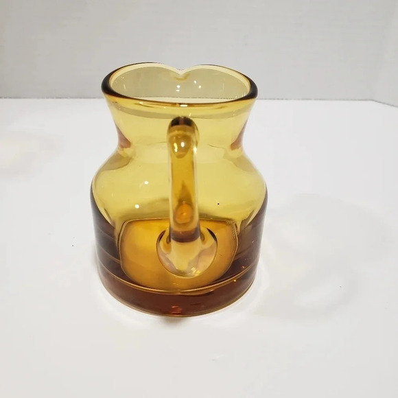 Vintage set if 2 Amber Glass Pitchers. - Picture 4 of 13